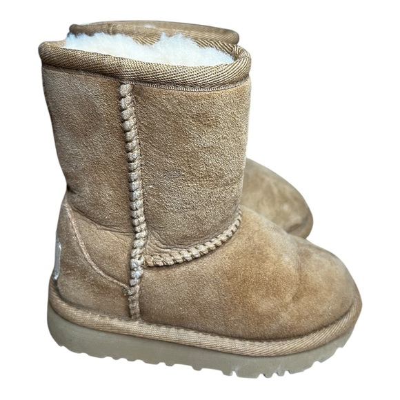 UGG Unisex-Baby Child Classic Ii Boot, Chestnut Size 6 US Winter - Picture 1 of 11